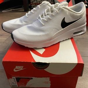 NWT Air Max Thea